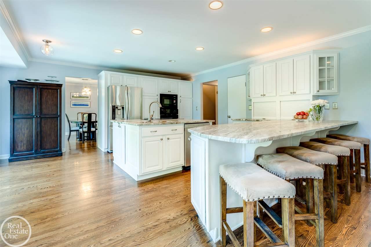 2915 Riverside Drive Port Huron, MI 48060 - Photo 47 of 92 50043826-46.JPG