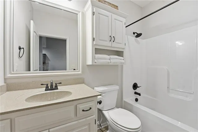 $295,000 | 14812 Ashmont Lane, Smithville, MO 64089