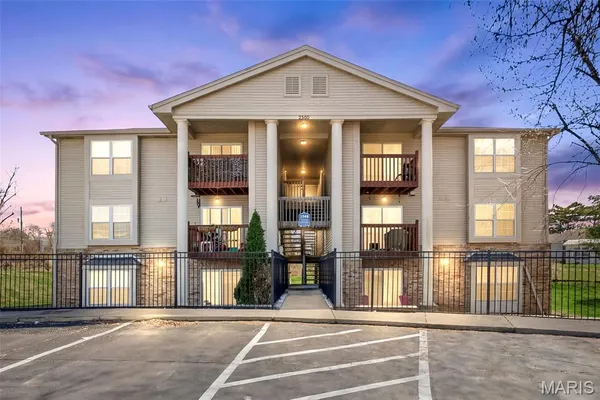 $130,000 | 2560 Creve Coeur Mill Road, Unit 12, Maryland Heights, MO 63043