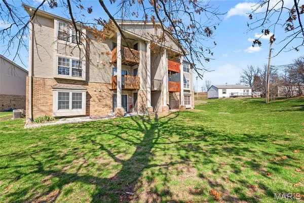 $130,000 | 2560 Creve Coeur Mill Road, Unit 12, Maryland Heights, MO 63043