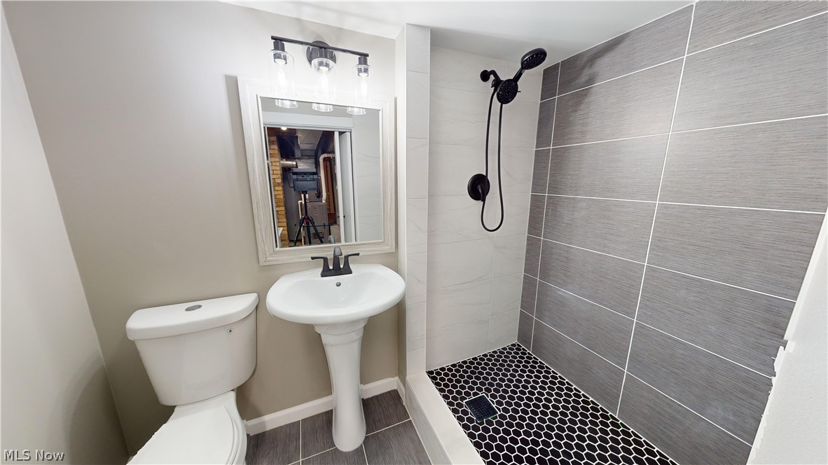 1224 Cordova Road Mayfield Heights, OH 44124 - Photo 22 of 29 Bathroom with toilet and tiled shower