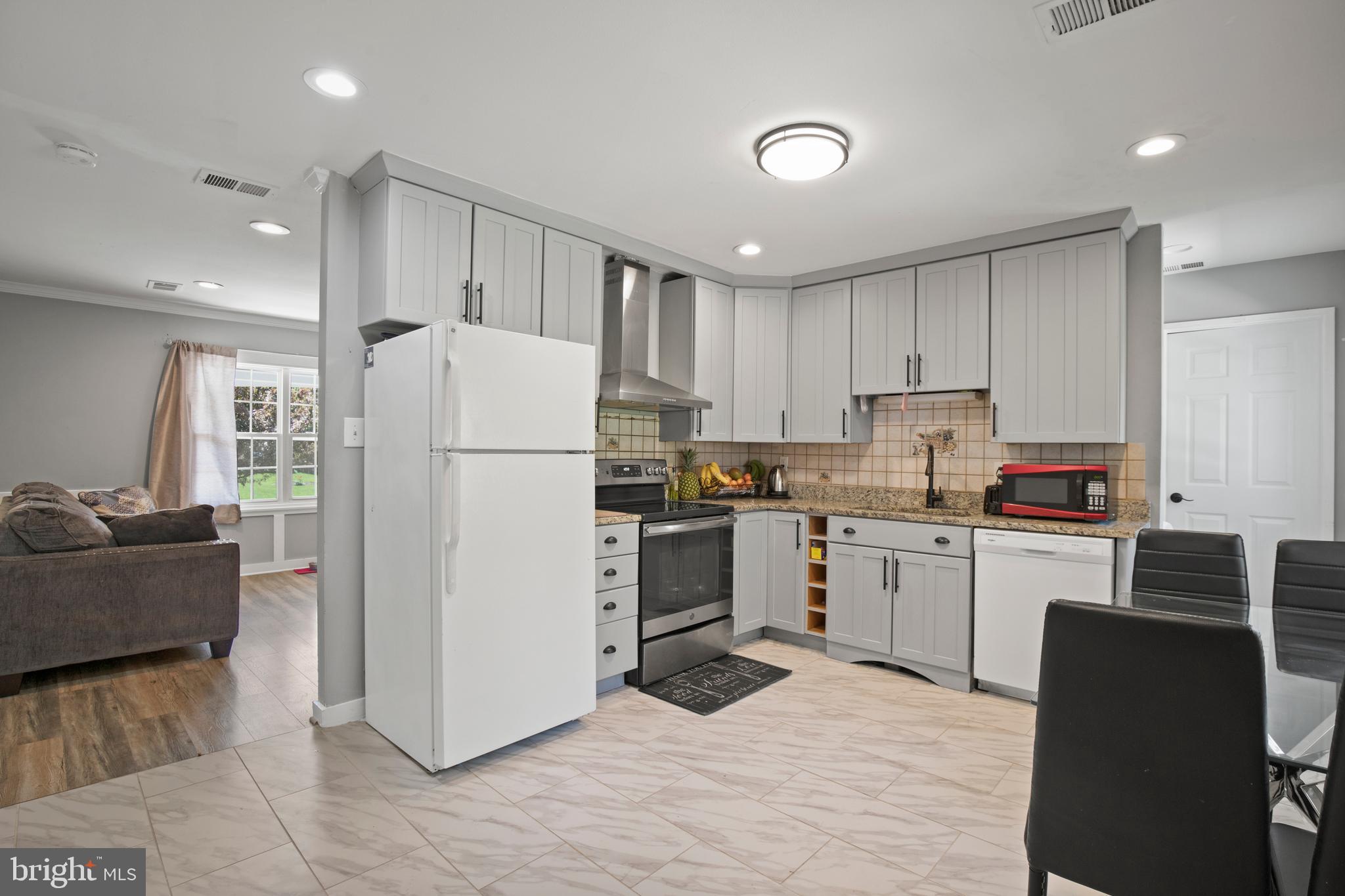 614 West Beech Road Sterling, VA 20164 - Photo 5 of 22 Gallery Image 5
