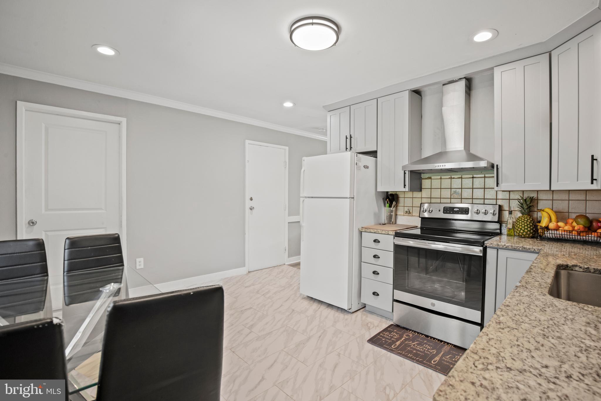 614 West Beech Road Sterling, VA 20164 - Photo 7 of 22 Gallery Image 7