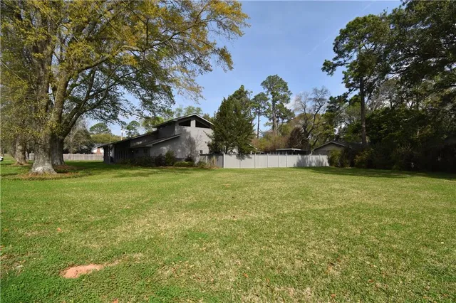 $450,000 | 1805 Horseshoe Drive, Alexandria, LA 71301