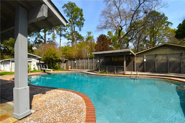 $450,000 | 1805 Horseshoe Drive, Alexandria, LA 71301