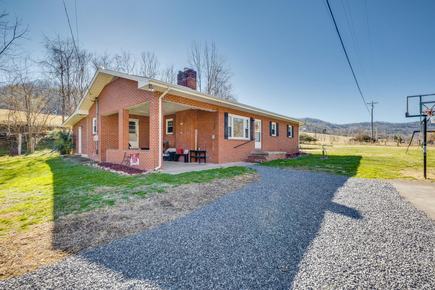 3555 Houston Valley Road Greeneville, TN 37743 - Photo 4 of 35 004