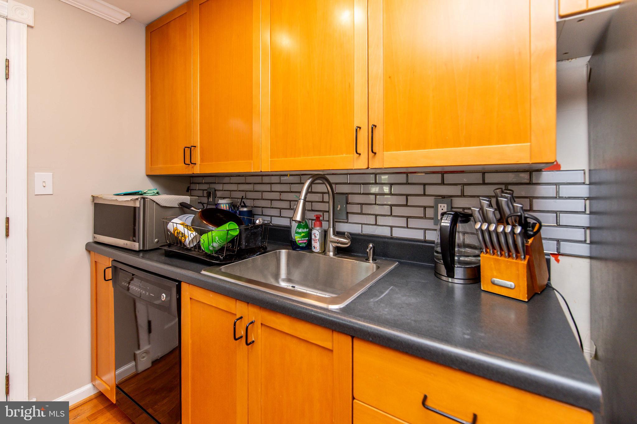 15613 Wembrough Street Silver Spring, MD 20905 - Photo 11 of 53
