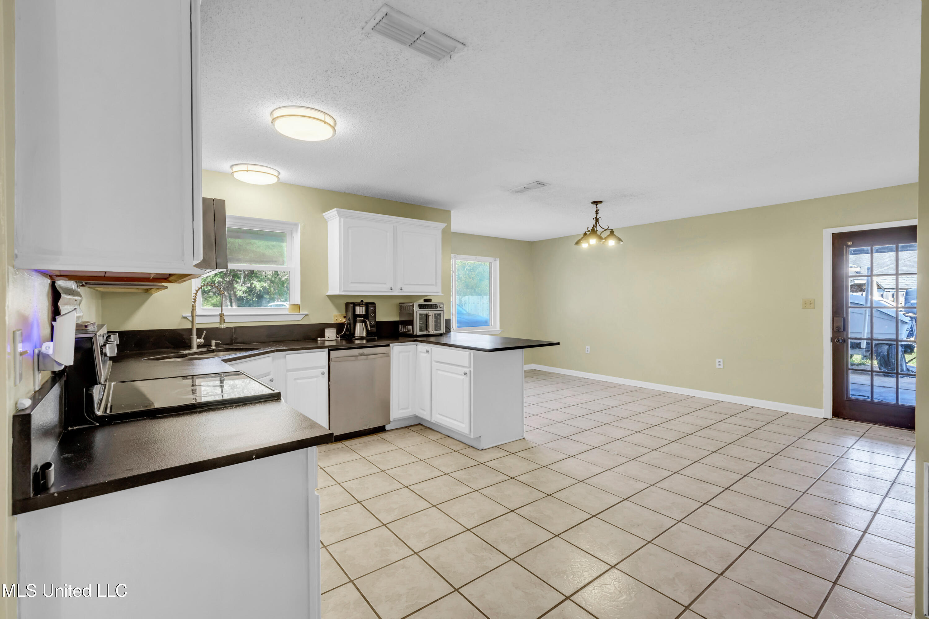 5542 Daugherty Road Long Beach, MS 39560 - Photo 10 of 45 5542DaughertyRd-15