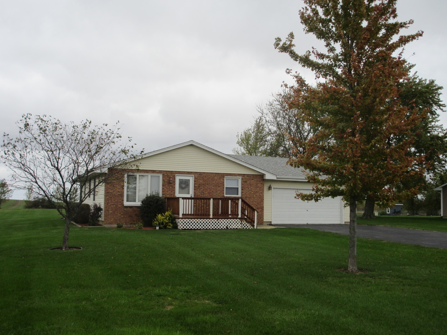 636 East Corning Road Beecher, IL 60401 - Photo 2 of 26