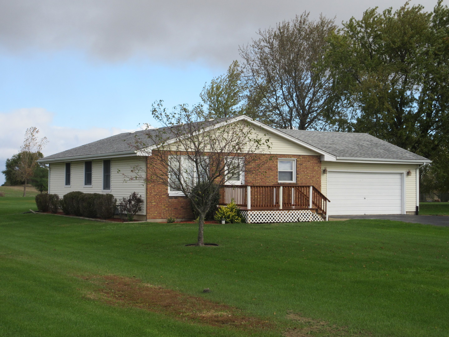 636 East Corning Road Beecher, IL 60401 - Photo 3 of 26