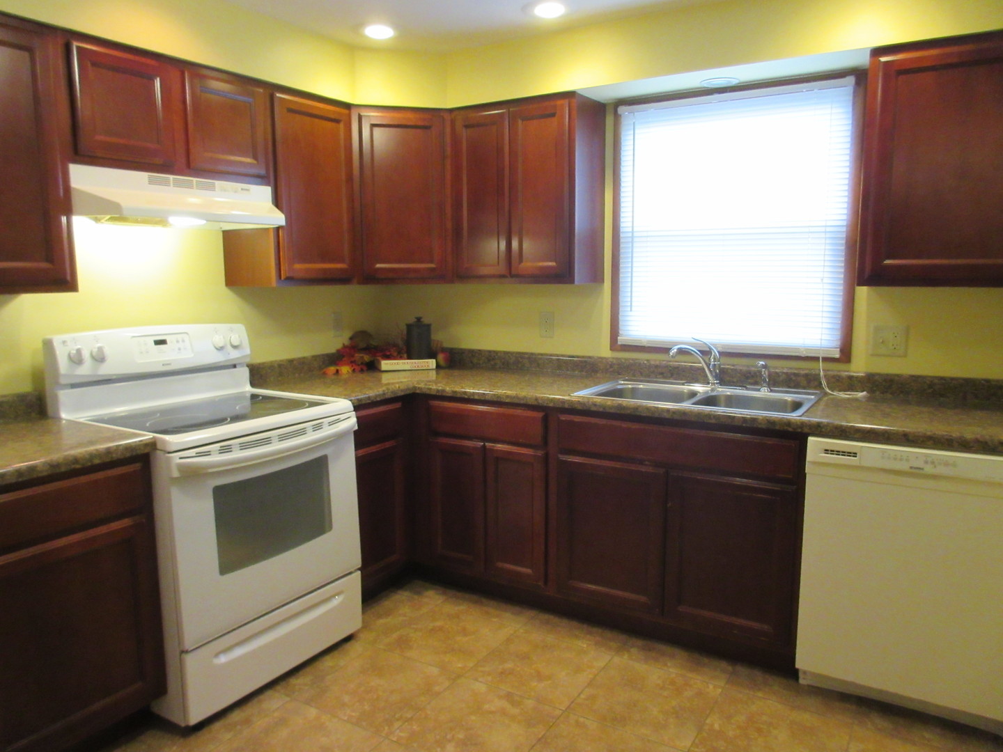 636 East Corning Road Beecher, IL 60401 - Photo 5 of 26