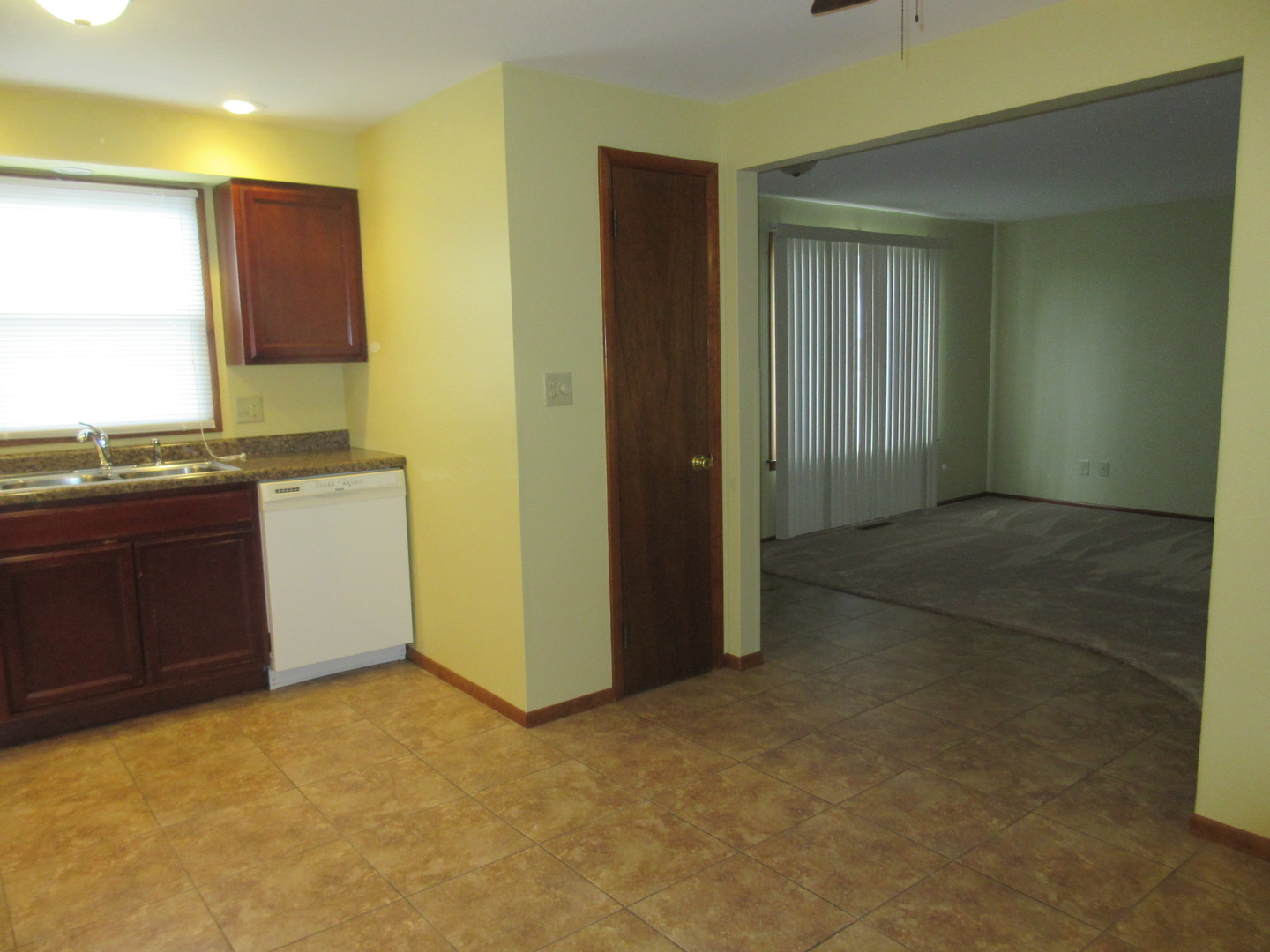636 East Corning Road Beecher, IL 60401 - Photo 6 of 26