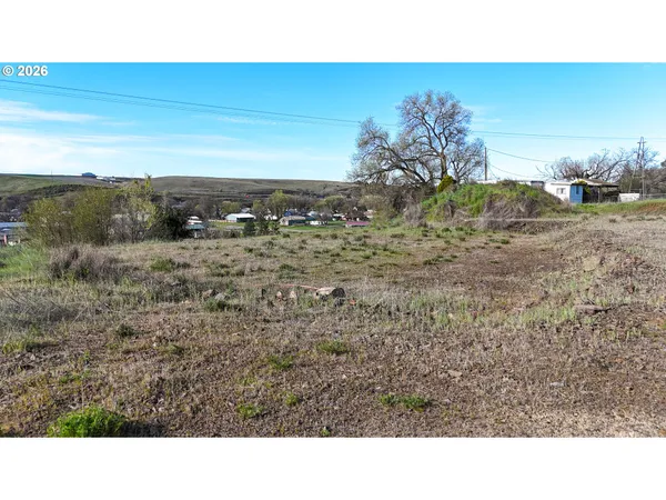 $120,000 | 3525 Northeast King Place, Pendleton, OR 97801