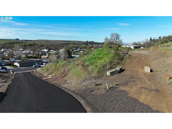 $120,000 | 3525 Northeast King Place, Pendleton, OR 97801