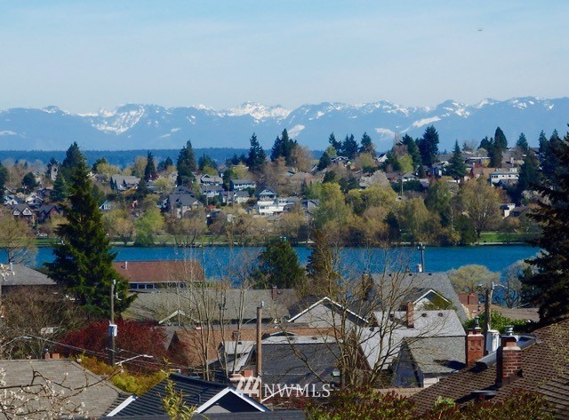 504 North 68th Street Seattle, WA 98103 - Photo 12 of 38