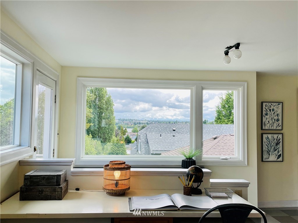504 North 68th Street Seattle, WA 98103 - Photo 17 of 38