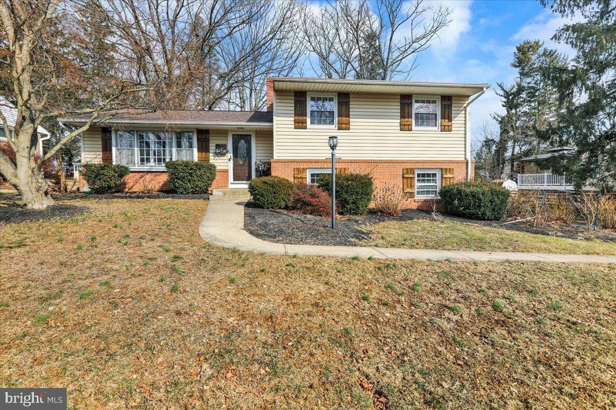 531 Lexington Road Lancaster, PA 17603 - Photo 1 of 32 Gallery Image 1