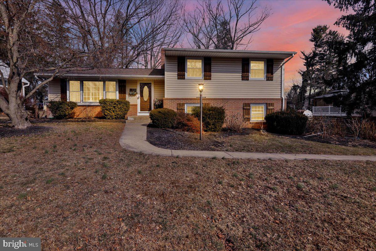531 Lexington Road Lancaster, PA 17603 - Photo 2 of 32 Gallery Image 2