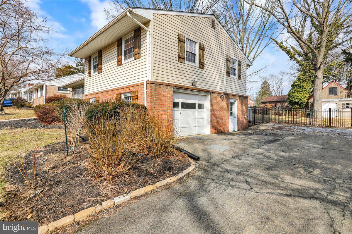 531 Lexington Road Lancaster, PA 17603 - Photo 3 of 32 Gallery Image 3