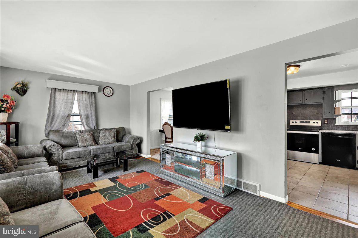 531 Lexington Road Lancaster, PA 17603 - Photo 7 of 32 Gallery Image 7