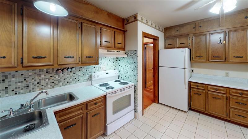 261 Vogel Road Butler, PA 16002 - Photo 3 of 20