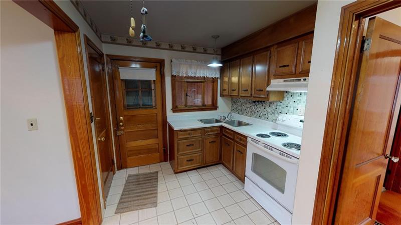 261 Vogel Road Butler, PA 16002 - Photo 4 of 20