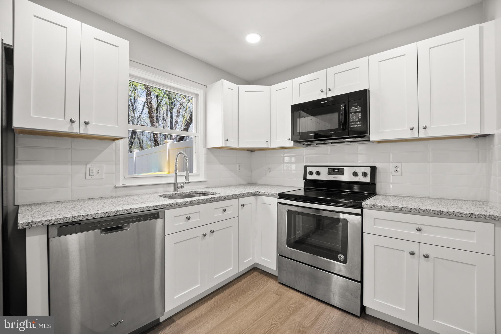 23 Lanford Road New Castle, DE 19720 - Photo 15 of 42 Remodeled Kitchen