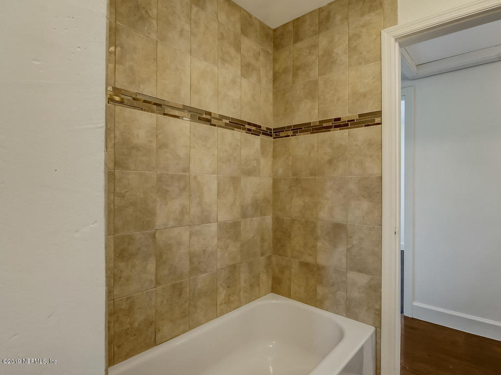 7138 May Apple Road Jacksonville, FL 32211 - Photo 22 of 32 Full Bathroom