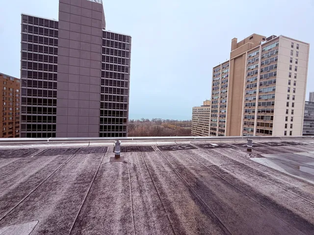 $2,500 | 3033 North Sheridan Road, Unit 809, Chicago, IL 60657