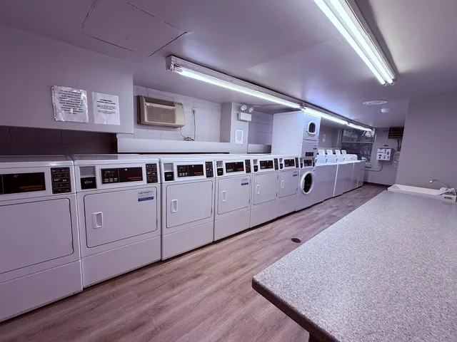 $2,500 | 3033 North Sheridan Road, Unit 809, Chicago, IL 60657