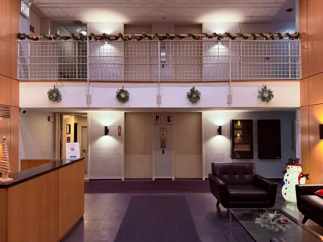 $2,500 | 3033 North Sheridan Road, Unit 809, Chicago, IL 60657