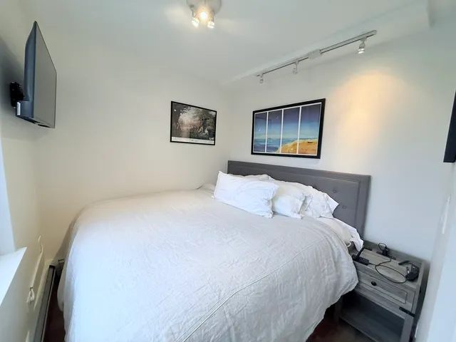 $2,500 | 3033 North Sheridan Road, Unit 809, Chicago, IL 60657