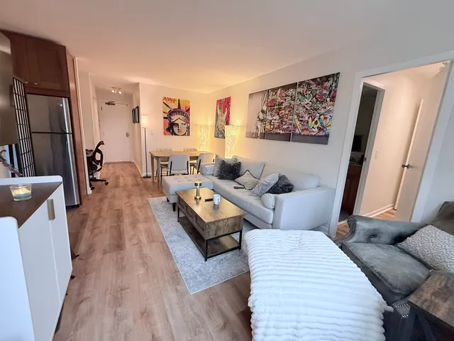 $2,500 | 3033 North Sheridan Road, Unit 809, Chicago, IL 60657