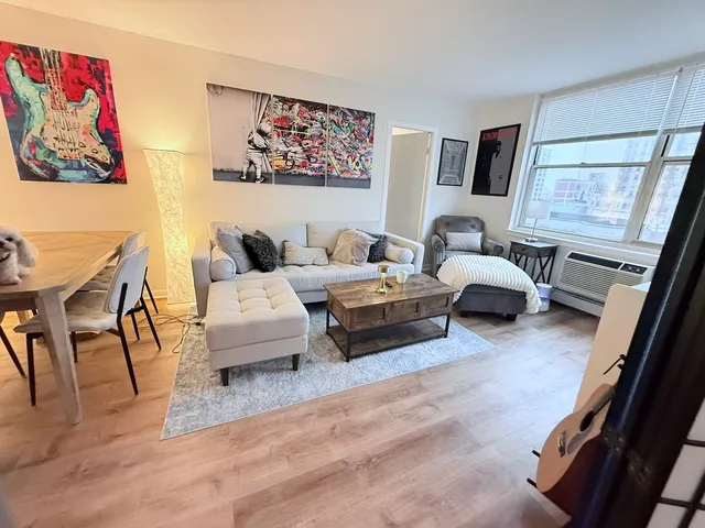 $2,500 | 3033 North Sheridan Road, Unit 809, Chicago, IL 60657