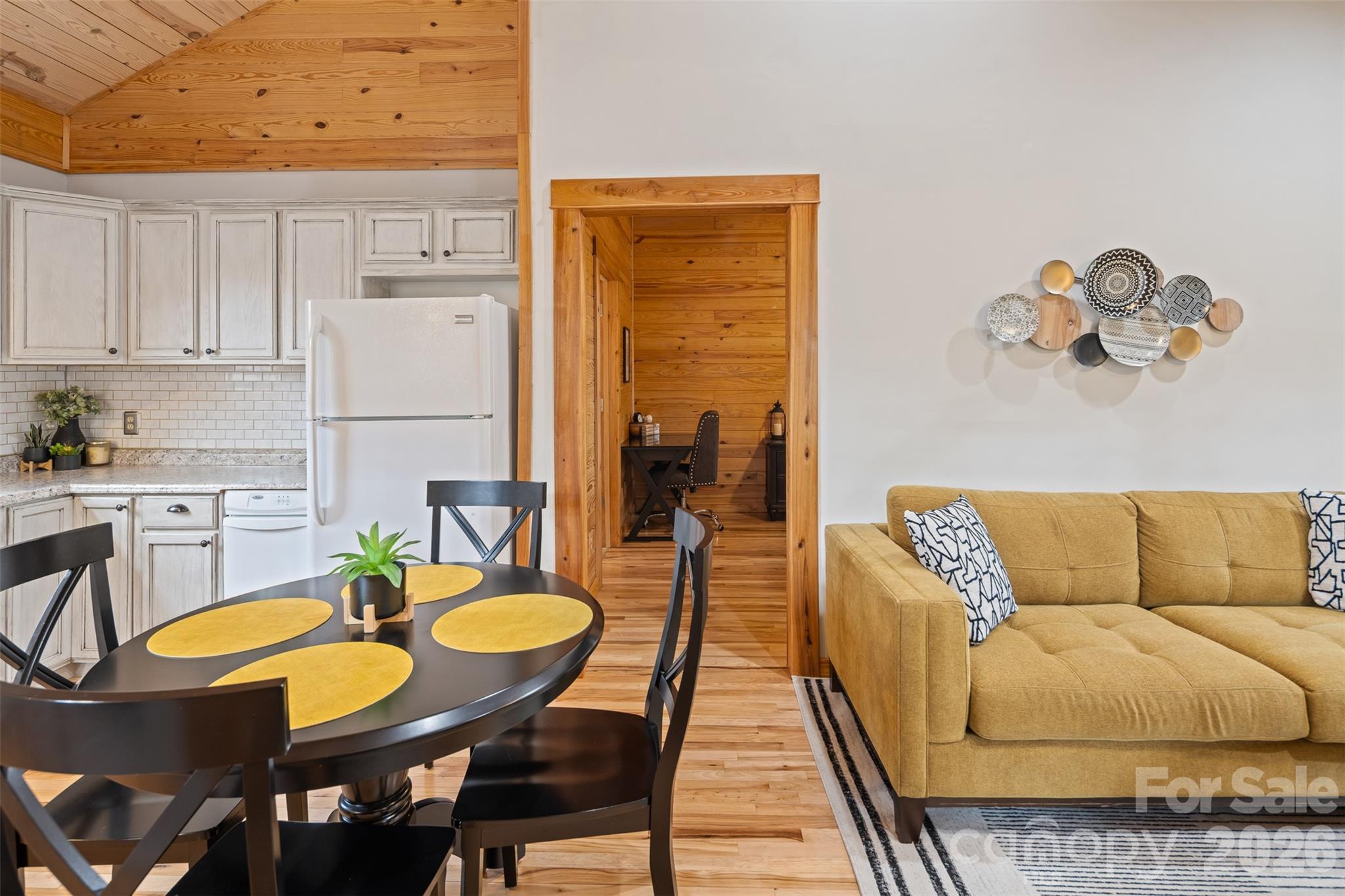 1333 Park Vista Road West Jefferson, NC 28694 - Photo 16 of 39 a living room with furniture and table