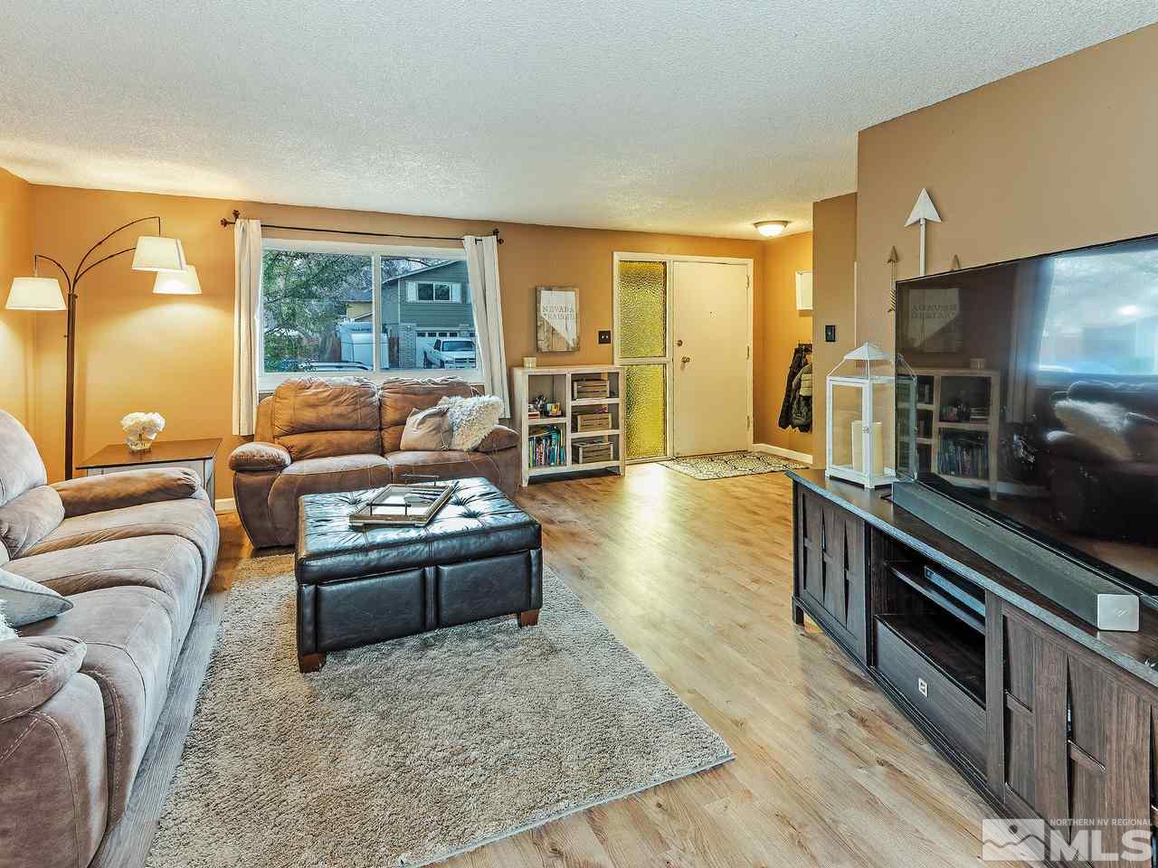 960 Cambridge Way Reno, NV 89511 - Photo 3 of 18 Photo 3