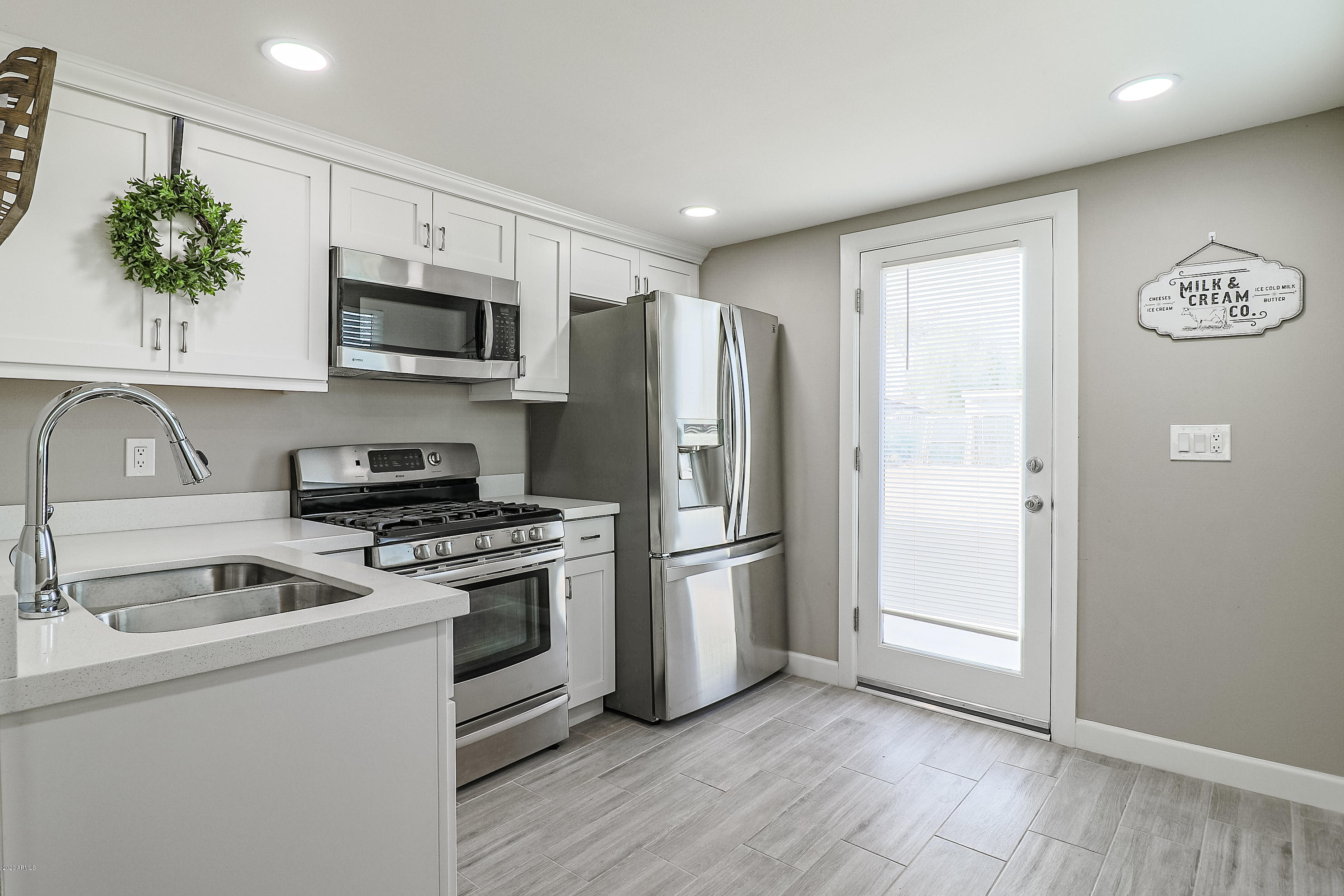 3332 West Granada Road Phoenix, AZ 85009 - Photo 7 of 25 kitchen