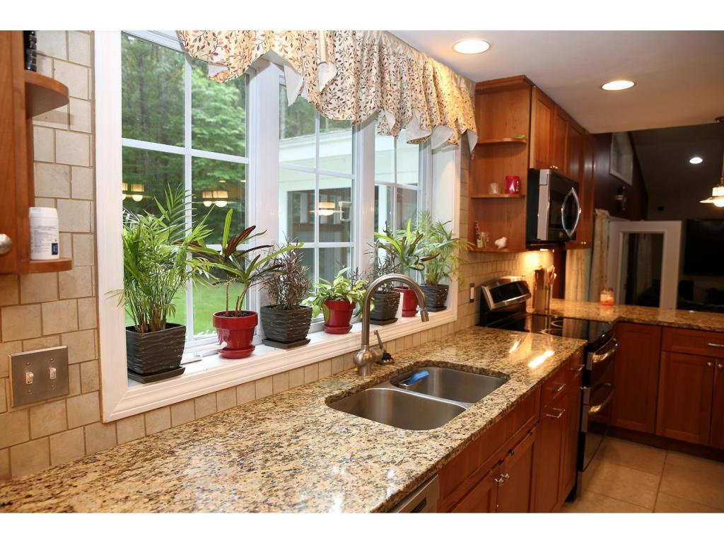 13 Oaklands Road Exeter, NH 03833 - Photo 4 of 36