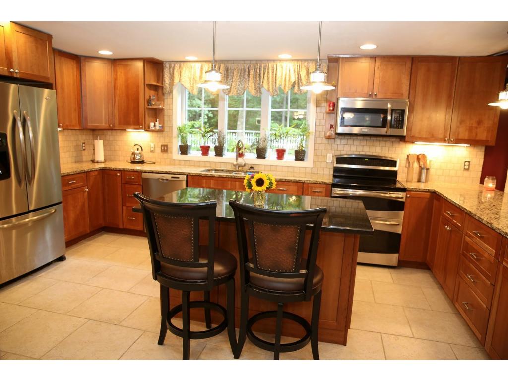 13 Oaklands Road Exeter, NH 03833 - Photo 5 of 36