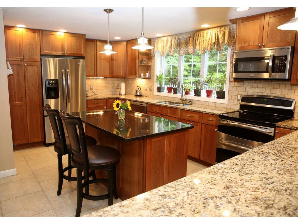 13 Oaklands Road Exeter, NH 03833 - Photo 8 of 36