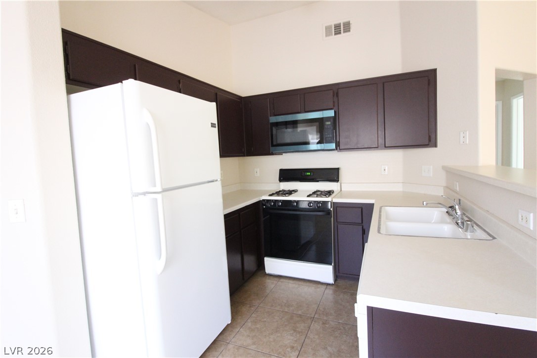1881 West Alexander Road, Unit 2041 North Las Vegas, NV 89032 - Photo 5 of 20 KITCHEN