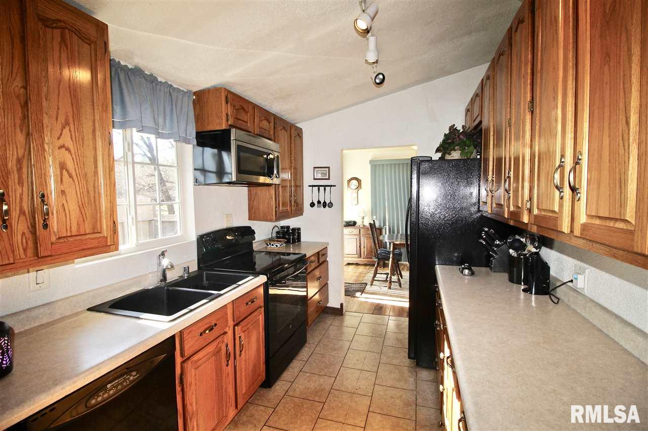 7995 Pin Oak Road Manito, IL 61546 - Photo 11 of 33 Gallery Image 11