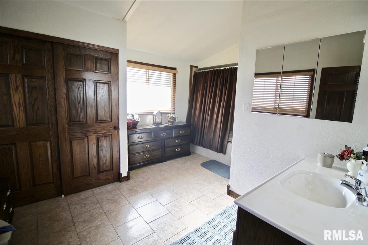 7995 Pin Oak Road Manito, IL 61546 - Photo 14 of 33 Gallery Image 14