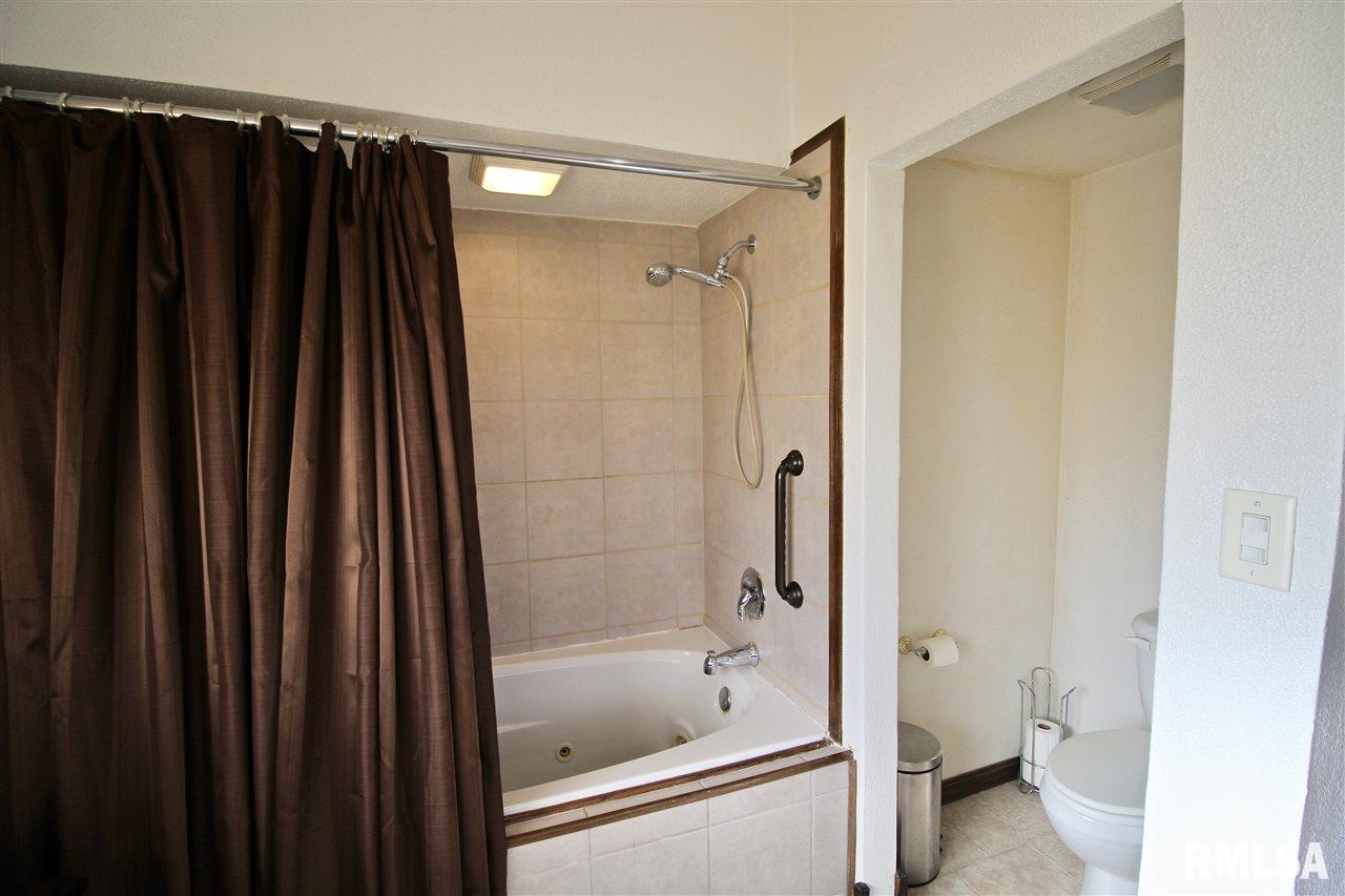 7995 Pin Oak Road Manito, IL 61546 - Photo 16 of 33 Gallery Image 16