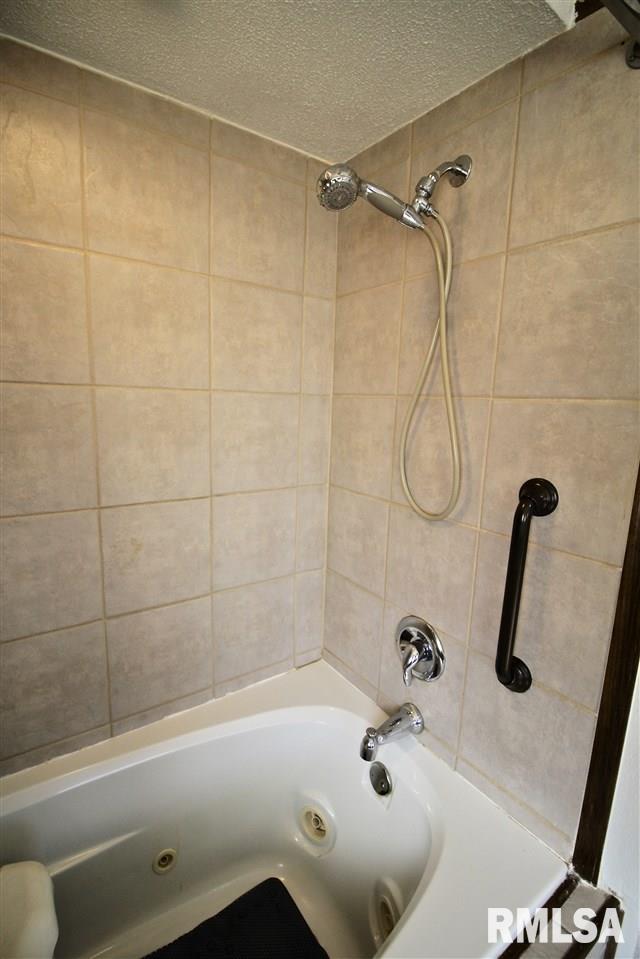 7995 Pin Oak Road Manito, IL 61546 - Photo 17 of 33 Gallery Image 17
