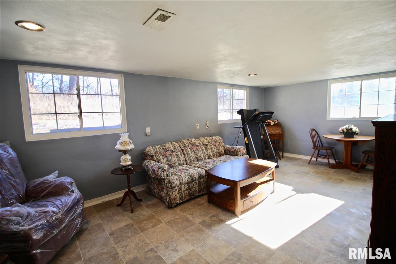 7995 Pin Oak Road Manito, IL 61546 - Photo 19 of 33 Gallery Image 19