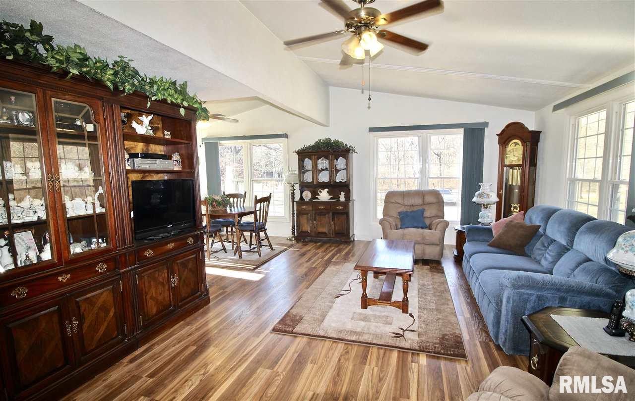7995 Pin Oak Road Manito, IL 61546 - Photo 6 of 33 Gallery Image 6
