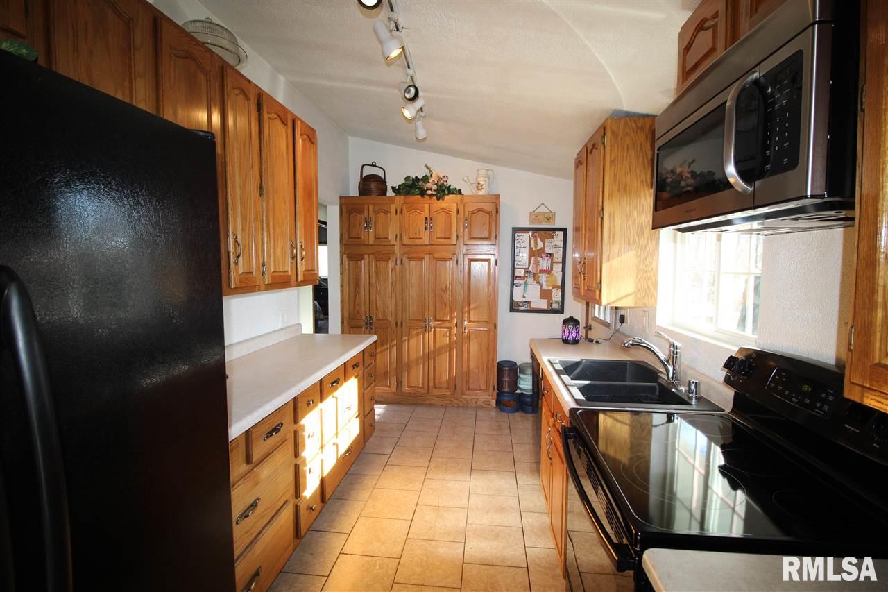 7995 Pin Oak Road Manito, IL 61546 - Photo 9 of 33 Gallery Image 9