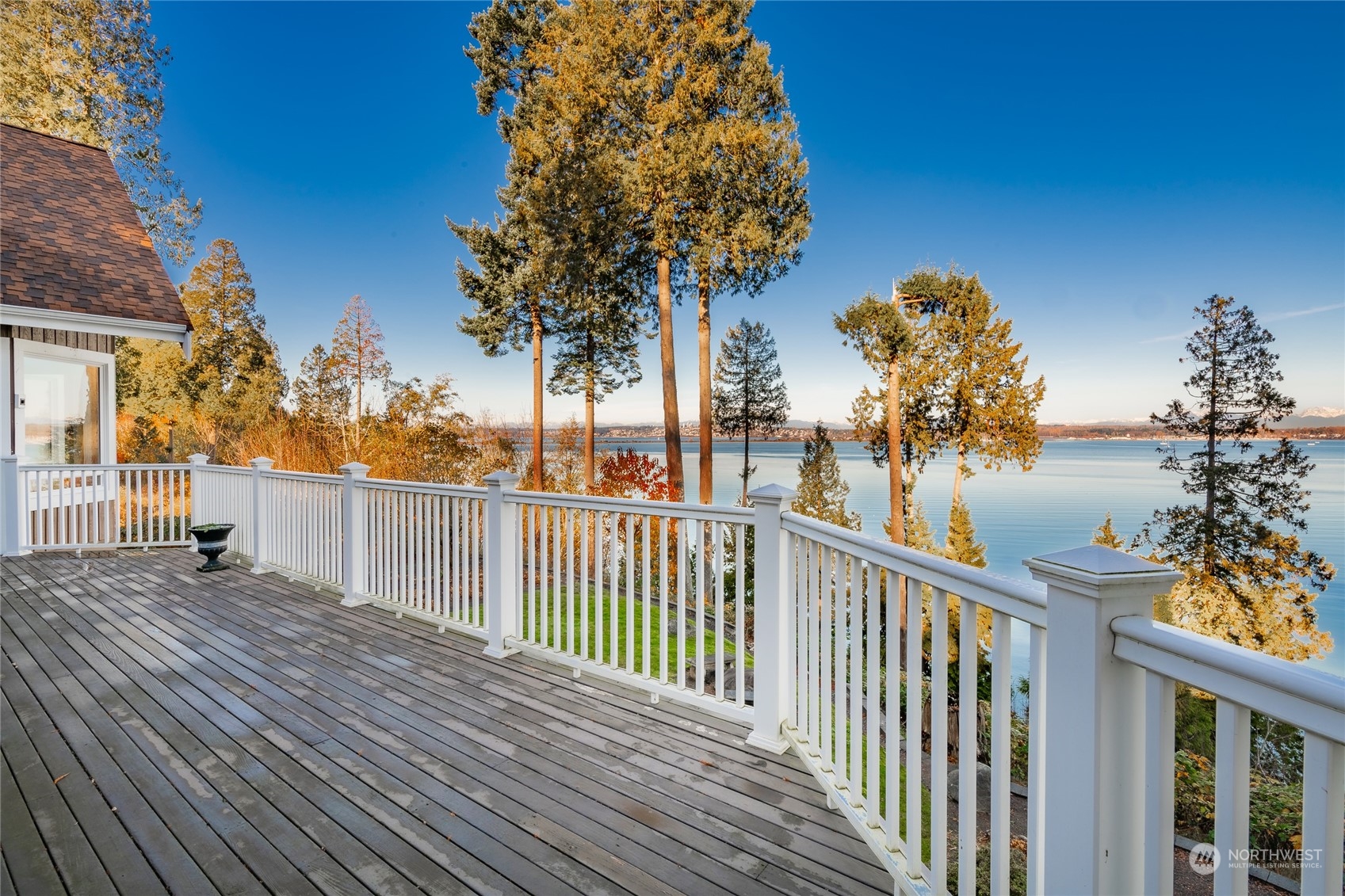5436 Night Heron Drive Blaine, WA 98230 - Photo 31 of 40 a view of a balcony with wooden fence