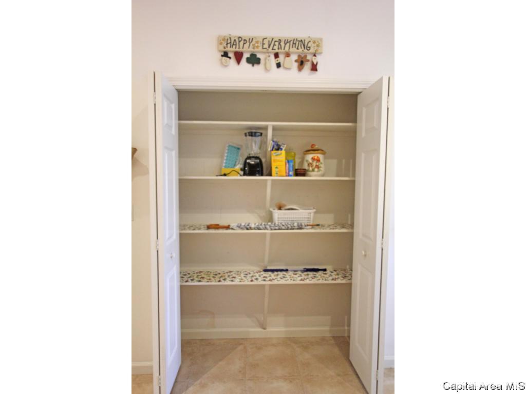 2828 Cronin Drive Springfield, IL 62711 - Photo 8 of 25 Gallery Image 8